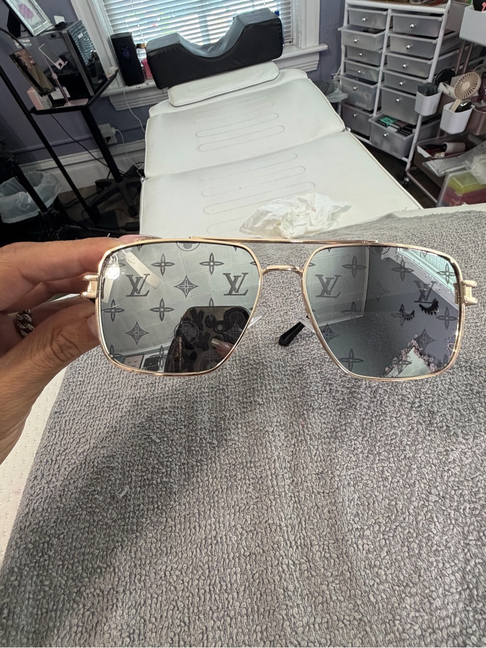Gold Metal Frame Men’s Sunglasses with Gray Lenses